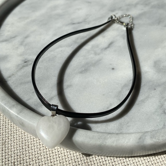Medallion Choker: Snowy Quartz Gemstone Heart - Picture 5 of 9